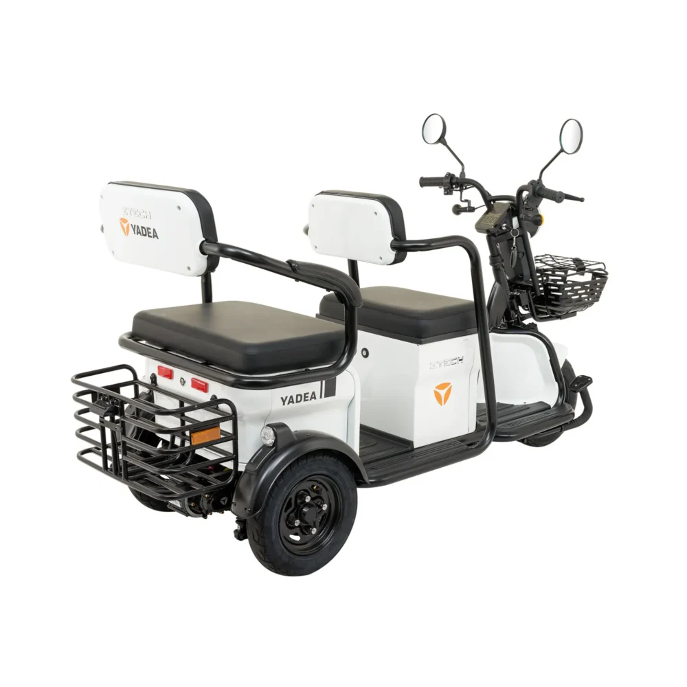 ZT-17 Dreirad-Scooter in Weiß, Studioaufnahme