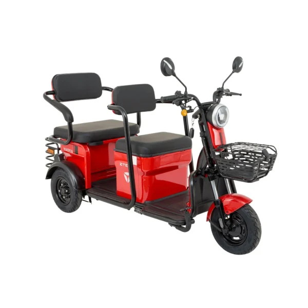 ZT-17 Elektrofahrzeug in Rot vor neutralem Hintergrund